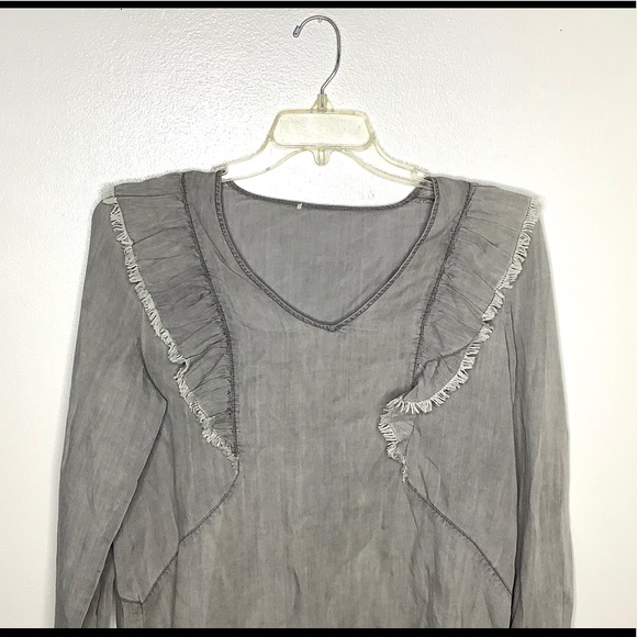 < Rose & Olive Grey Fringed Top > - Picture 2 of 5